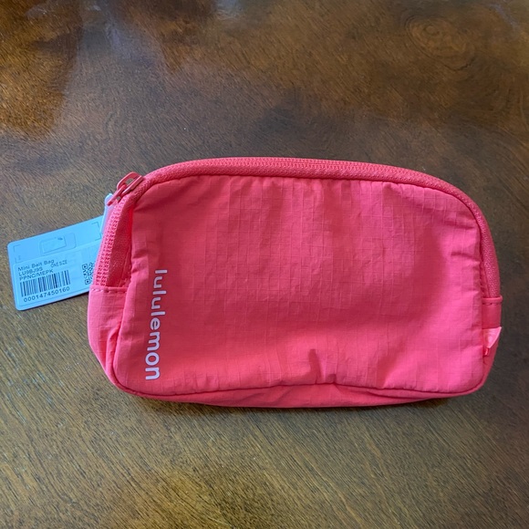 Lululemon Mini Coral Crossbody Bag Silver Emblem NWT - Picture 2 of 6